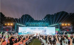  “與愛同行 逐夢遠(yuǎn)航”畢業(yè)晚會(huì)舉行