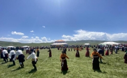 2022年尖扎灘鄉(xiāng)“振興杯”民族團結傳統(tǒng)賽馬會暨文化旅游節(jié)
