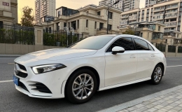 奔馳a200新款多少錢，奔馳a200新車報價2023款圖片