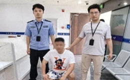 24小時(shí)快訊：男子1天取451.8萬銀行柜員報(bào)警！