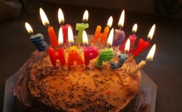 24歲生日怎么插蠟燭（24歲生日點(diǎn)幾根蠟燭）